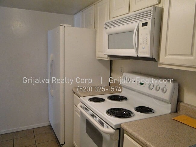 Building Photo - 1440 E Elm St