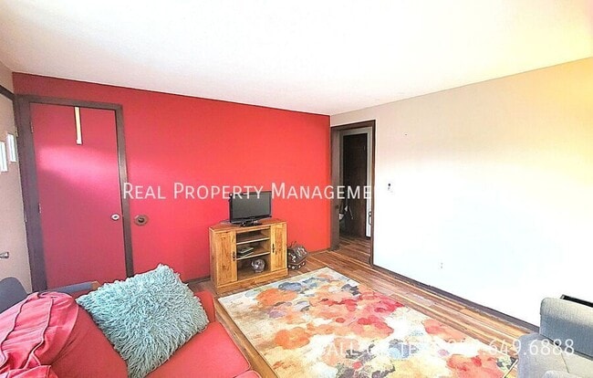 Building Photo - 217 9th St