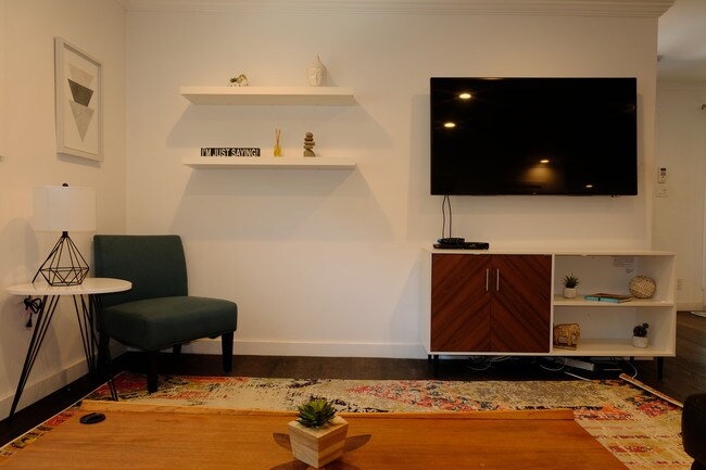 Foto del edificio - 4500 Griffin Ave