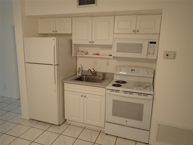 Foto del edificio - 2700 Riverside Dr