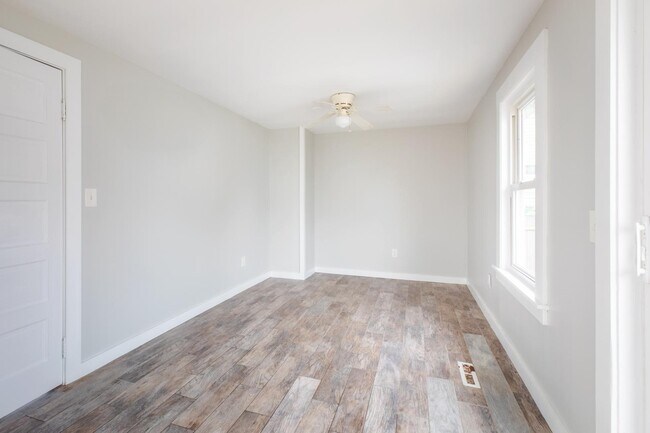 Foto del edificio - 140 Ashworth Ave