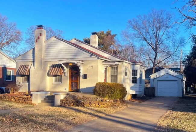 Building Photo - 619 E Stanford St