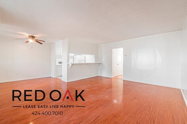 Building Photo - 10535 Lindley Ave