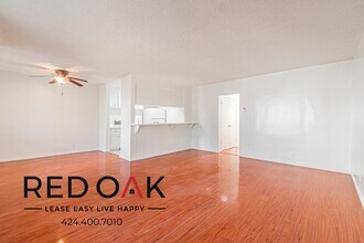 Building Photo - 10535 Lindley Ave