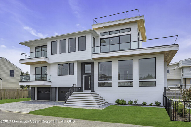 Building Photo - 9 Windward Rd