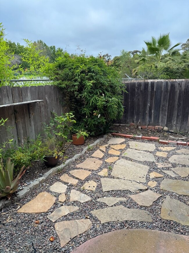Building Photo - 2 Bedroom 2 Bath Condo in Chula Vista - $2...