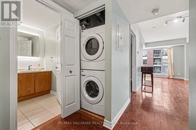 Building Photo - 250 Lett St