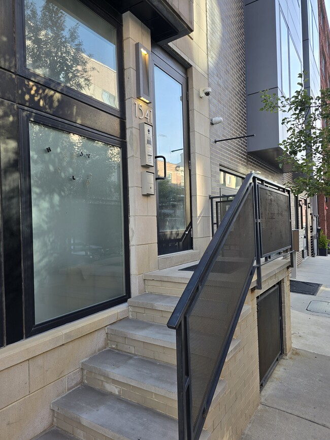 Building Photo - 1541 Ridge Ave