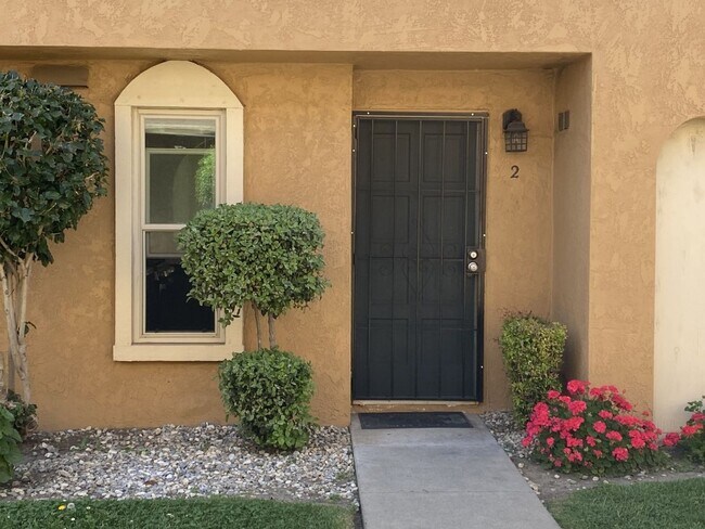 Foto del edificio - Spacious Townhome in Desirable Fairfield Area