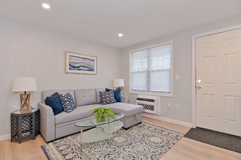 528 Ocean Blvd Unit 2, Hampton, NH 03842 Room for Rent in Hampton, NH