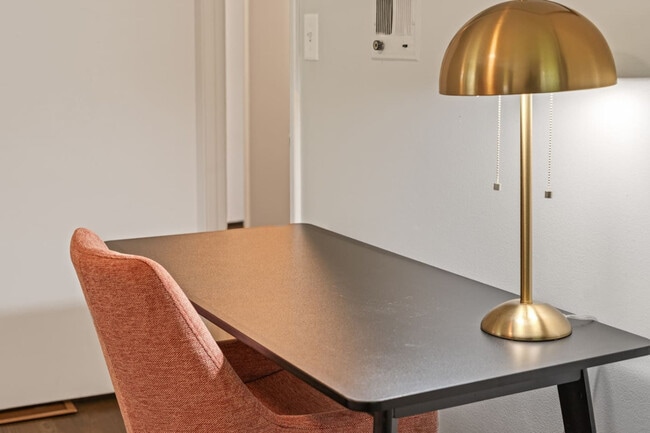 Foto del edificio - 1618 Cooper Lake Rd SE