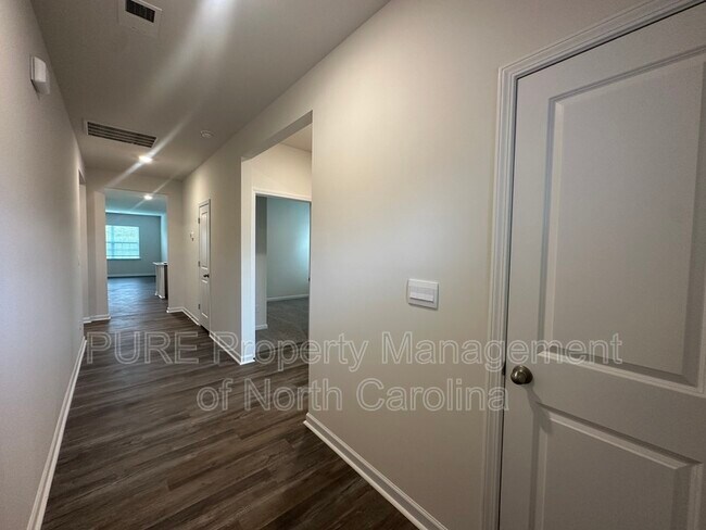 Foto del edificio - 175 Old Home Rd