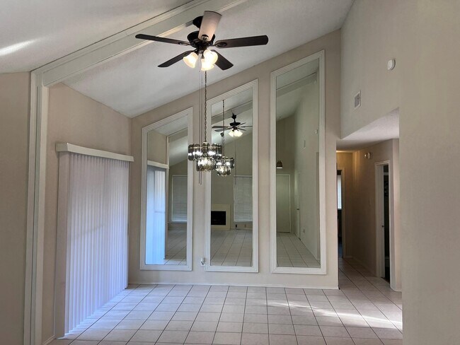 Foto del edificio - 15811 Beechnut St