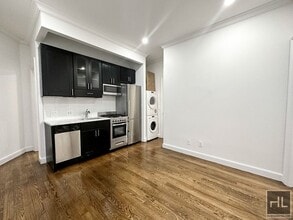 Building Photo - Mott Street