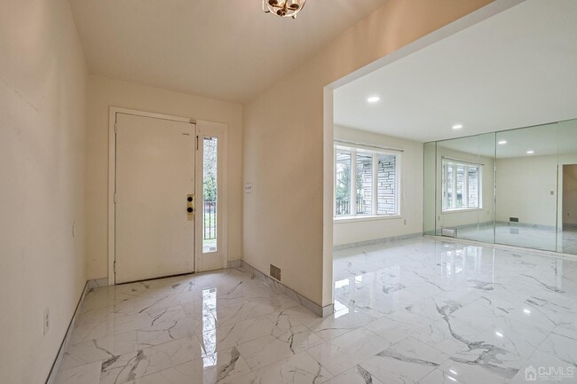 Building Photo - 5 Hemlock Dr