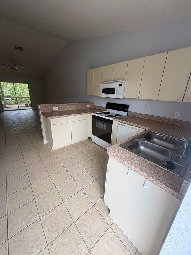 Foto del edificio - 1000/1002 W 12th Street