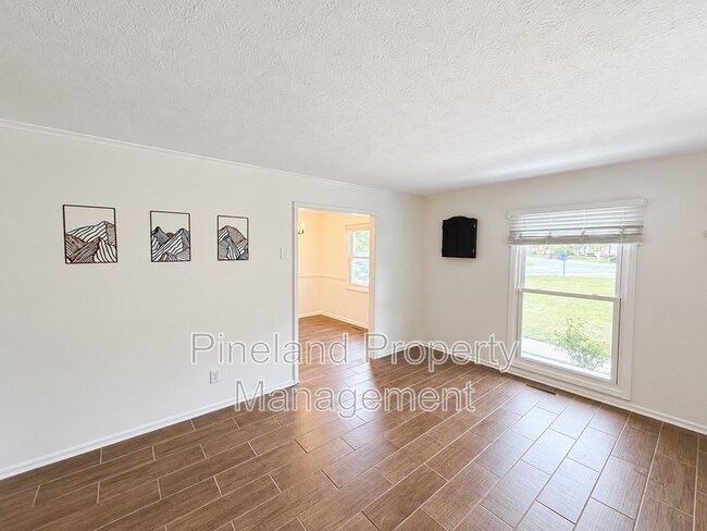 Building Photo - 216 Haverhill Dr