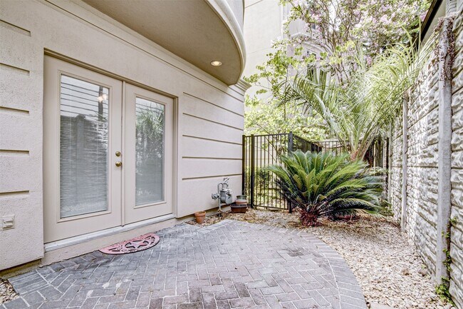 Foto del edificio - 1515 Hyde Park Blvd