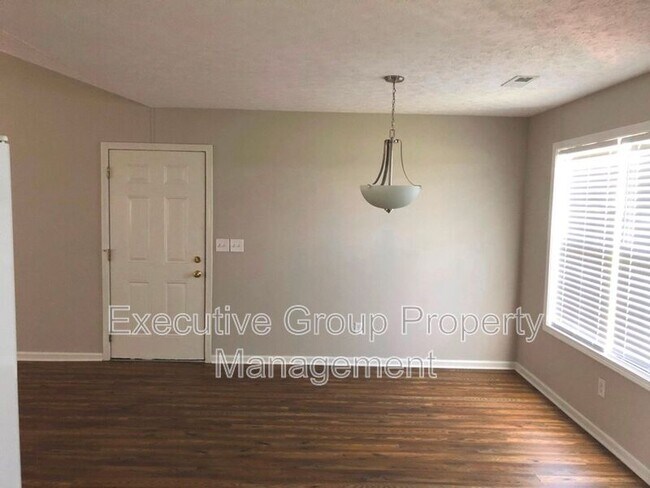Foto del edificio - 275 Oxmoor Dr