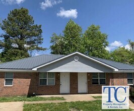 Building Photo - 34-36-36 Lennon Cove