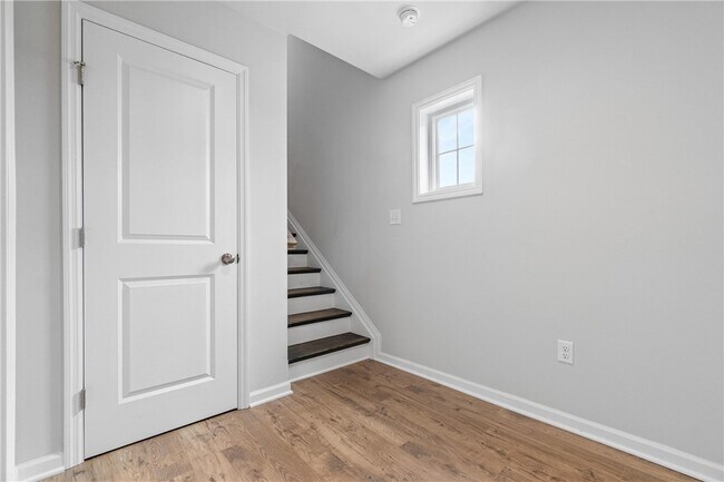 Building Photo - 314 Harlequin St