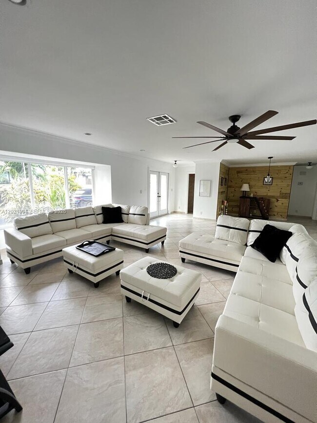 Foto del edificio - 3324 Lakeview Blvd