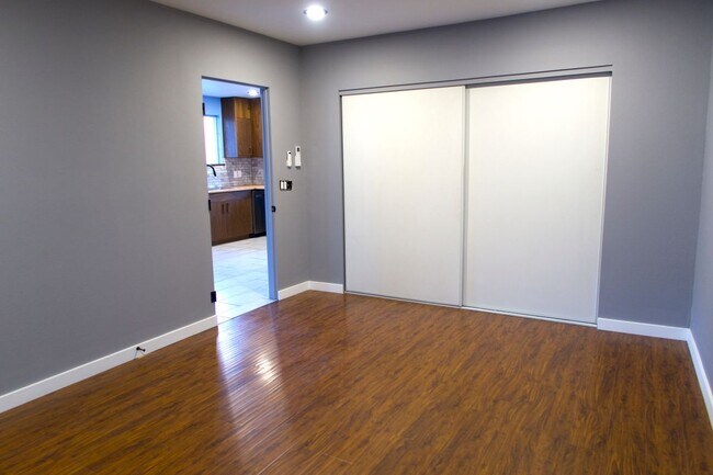 Foto del edificio - 3547 E Green St