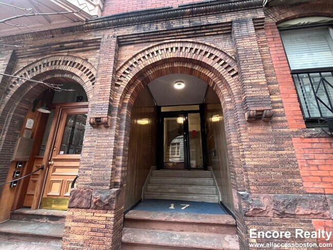 Building Photo - 15 Garrison St
