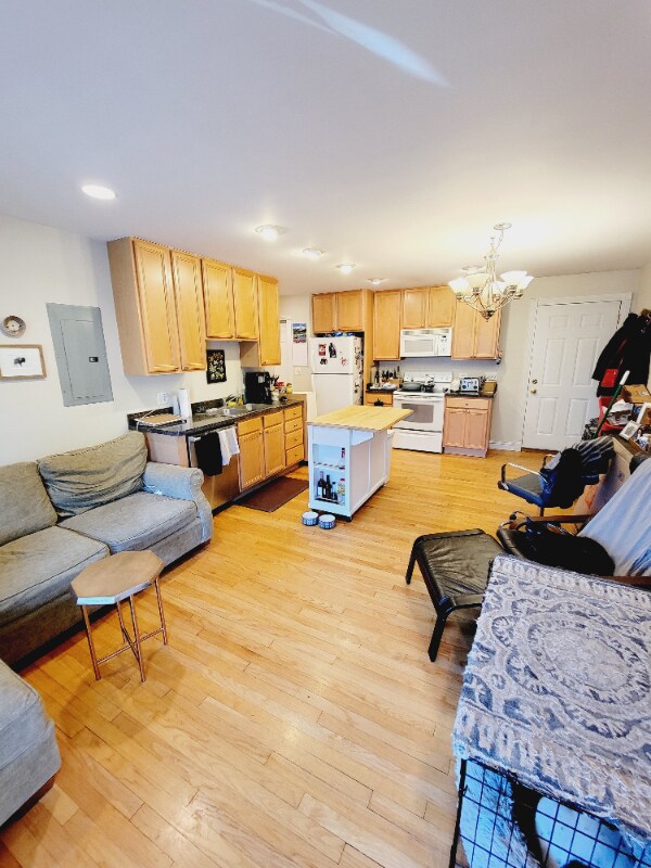 Building Photo - 5225 N Ashland Ave