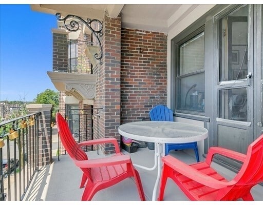 Building Photo - 1472 Commonwealth Ave