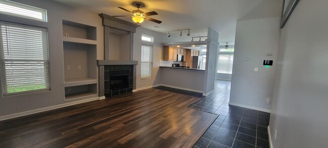 Foto del edificio - 2540 Spring Valley Loop