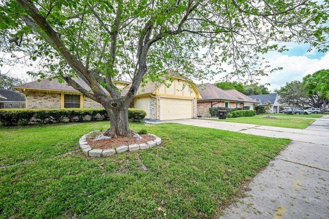 Building Photo - 14431 Royal Hill Dr