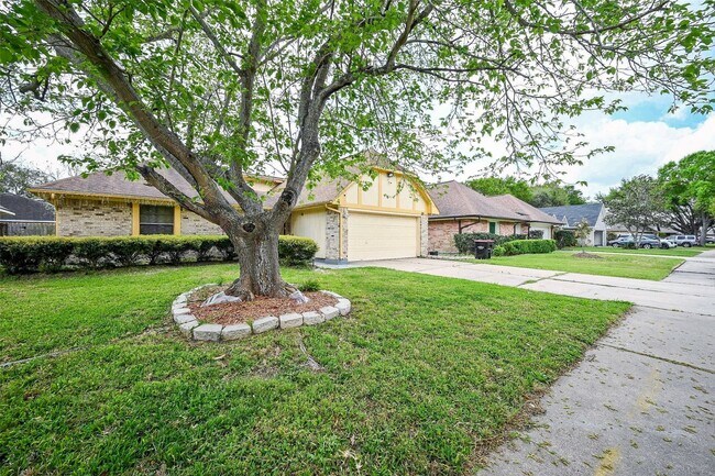 Foto del edificio - 14431 Royal Hill Dr