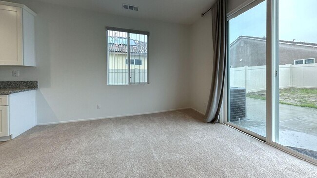 Foto del edificio - MOVE IN SPECIAL!! Charming 3 Bedroom 2 Bat...