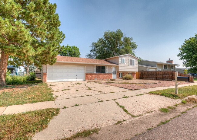 Building Photo - 3 Bedroom Home Close to Fort Carson
