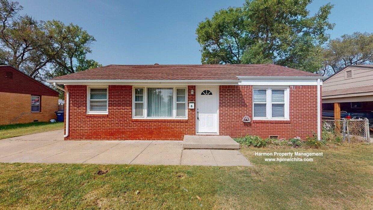 Primary Photo - 2210 W Greenfield St