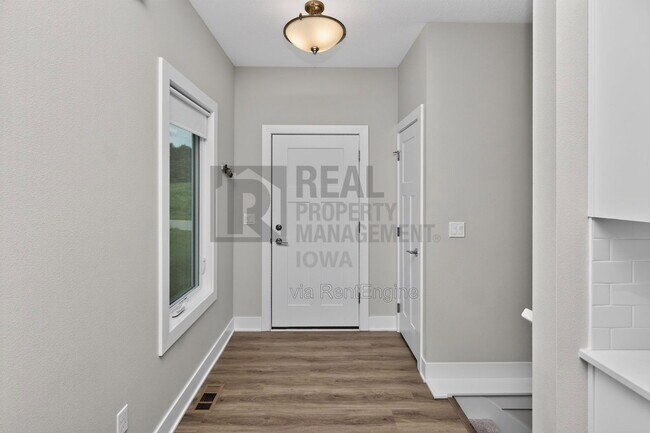 Foto del edificio - 5638 Fernwood Dr