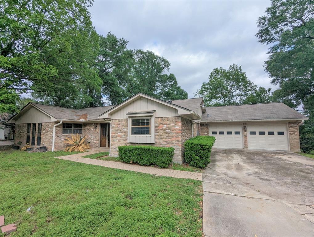 18 Panorama Dr, Conroe, TX 77304 House Rental in Conroe, TX