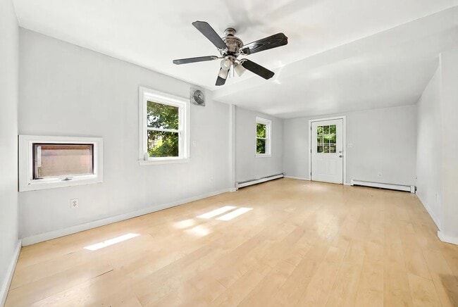 Building Photo - 722 Highland Ave