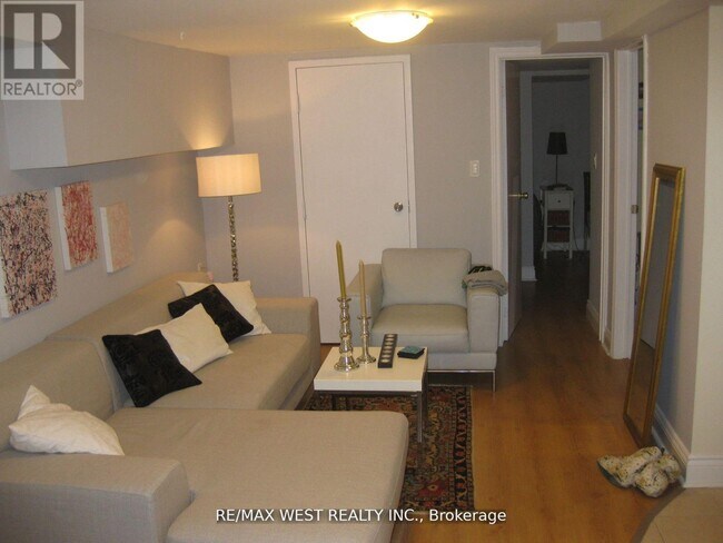 Photo du bâtiment - 237 Vaughan Rd