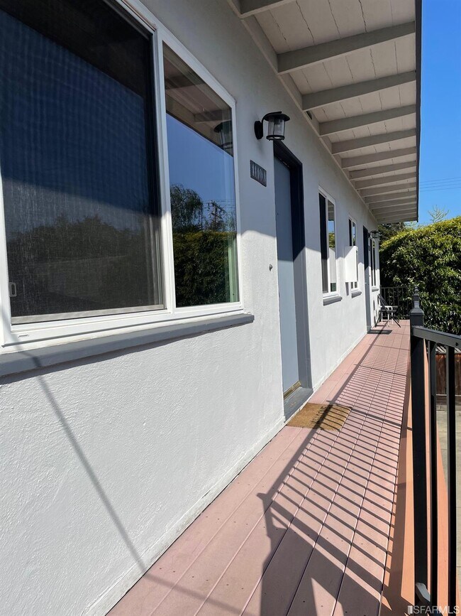 Building Photo - 1108 Capuchino Ave