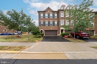 Building Photo - 42541 Dreamweaver Dr