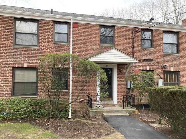 Foto del edificio - 70 Rockledge Rd