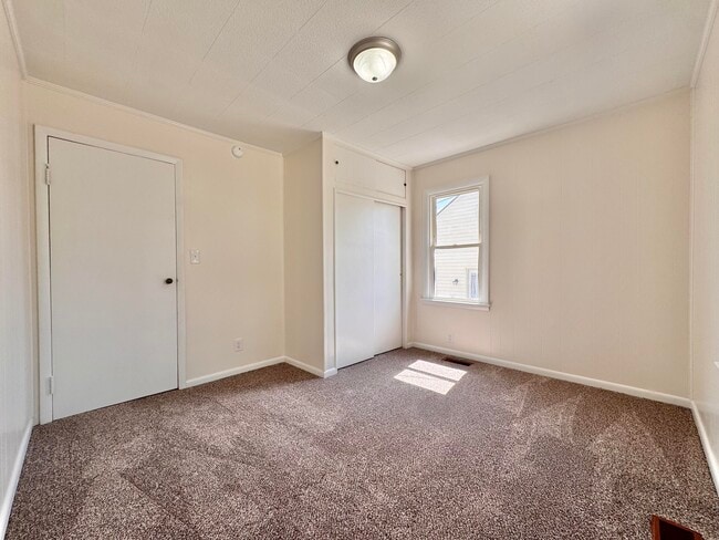 Building Photo - 107 N Robbins Ct