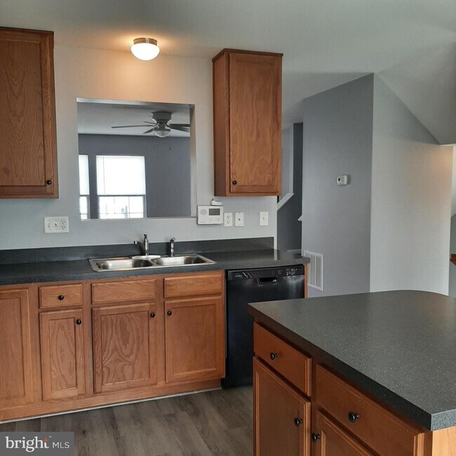 Foto del edificio - 28 Council Ct