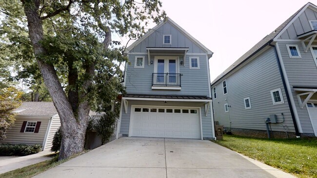 Building Photo - 2082 Whitney Ave