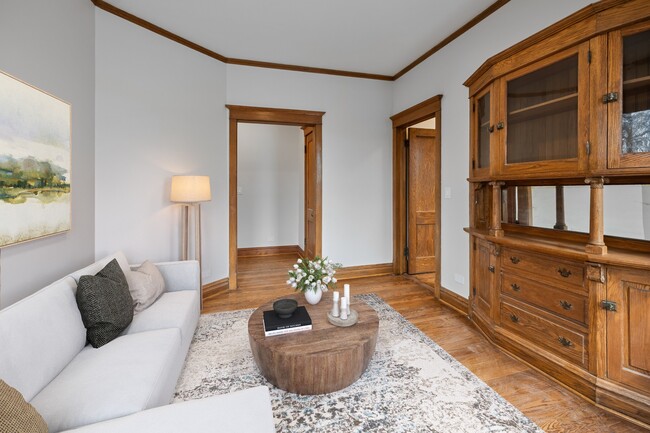 Building Photo - Renovated 1 bed + den in Logan Square - Now Leasing!