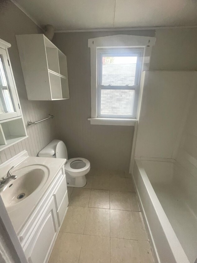 Primary Photo - 2 Bedroom 1 Bathroom House Section 8 Accep...