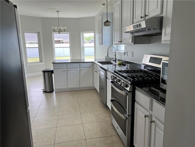 Building Photo - 102 Zachary Dr