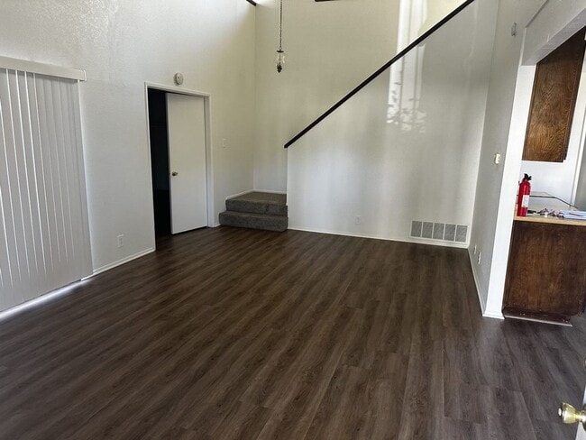 Building Photo - 308 Mountain Ct